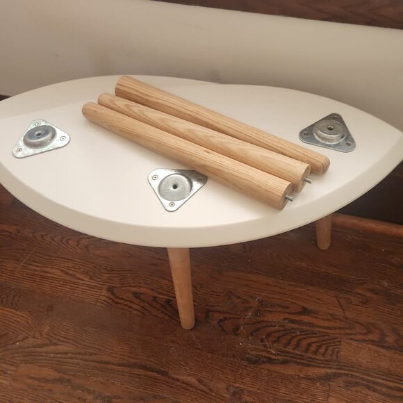 A Pair (x2): 3-Legged Coffee or Side Tables - Picture 7 of 12